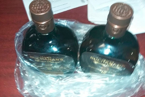 ROBO-BOTELLAS