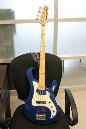 bajo-robado-480x720