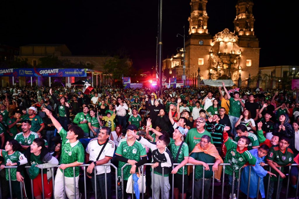 Así se Vivió el Gigante Fan Zone de la Plaza Patria