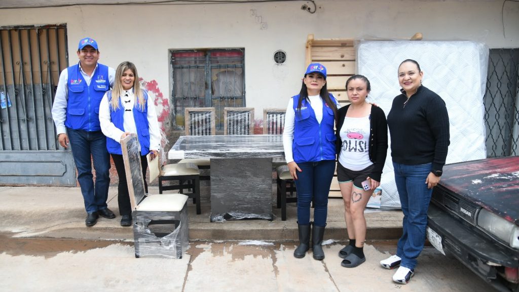 DIF Estatal Entrega Apoyos a Familias Damnificadas por las Lluvias 
