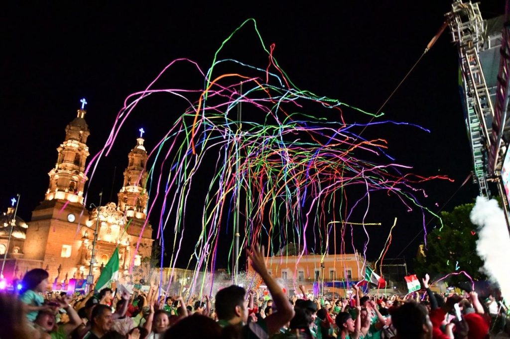 Aficionados se Dieron Cita en la Gigante Fan Zone de Plaza Patria