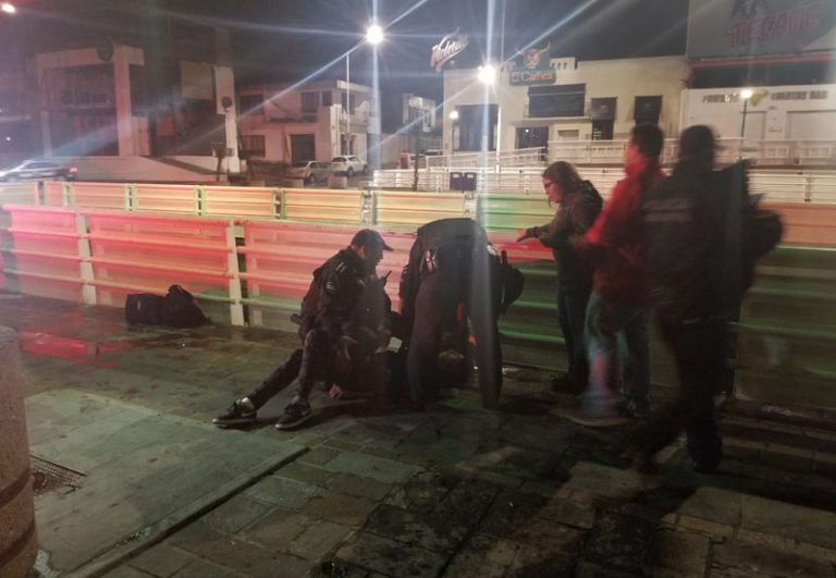 Policías Evitan que Joven se Arroje de Puente Vehícular en Zona Centro ...
